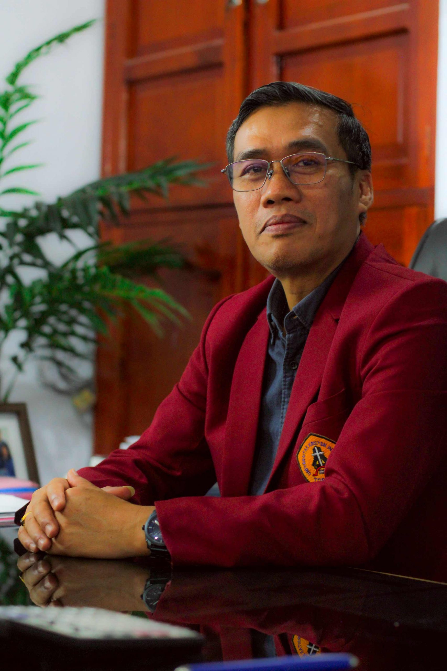 Rektor Universitas Kristen Indonesia Toraja Dr. Oktavianus Pasoloran, S.E., M.Si., Ak. CA